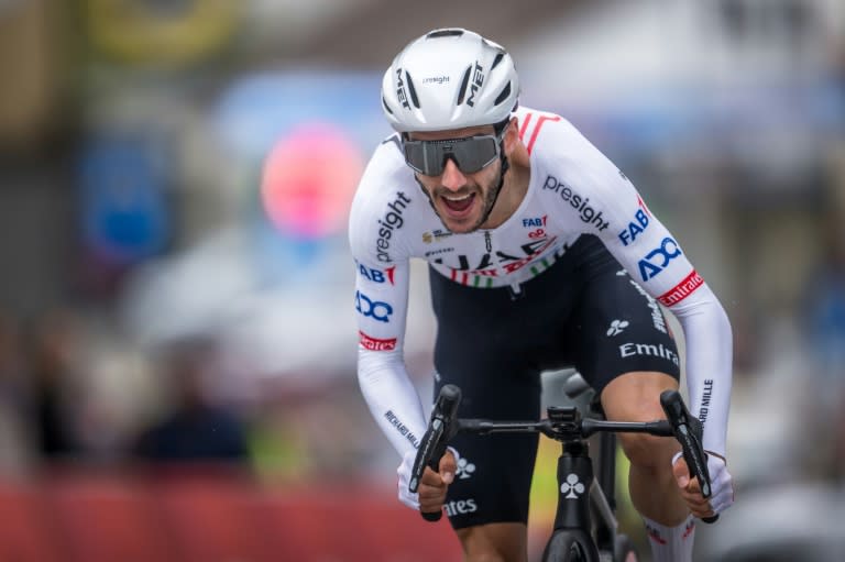 Le Britannique Adam Yates lors du prologue du Tour de Romandie, le 23 avril 2024 à Payerne (Fabrice COFFRINI)