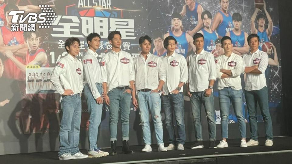 男星姚元浩（右一）將參與《全明星籃球表演賽》。（圖／TVBS）