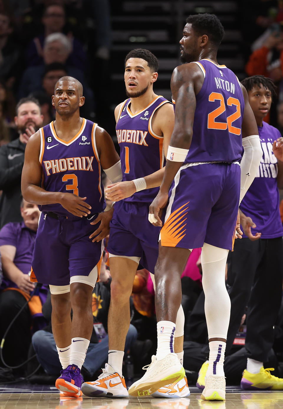 Devin Booker攻下全隊最高的32分，加上Deandre Ayton繳出29分11籃板4抄截2阻攻，以及Chris Paul也有17分19助攻表現下，最終太陽也以11分差擊敗國王。 (Photo by Christian Petersen/Getty Images)