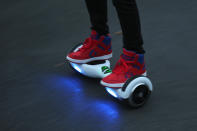 Im Juli 2016 rief die US-Verbraucherschutzbehörde eine halbe Millionen Hoverboards zurück. Bei den elektrisch betriebenen Skateboards mit zwei Rädern bestand aufgrund eines unzureichenden Überladungsschutzes Brand- und Explosionsgefahr.