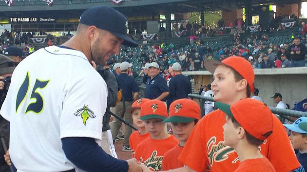 Russell Wilson Says He's A Better Baseball Player Than Tim Tebow