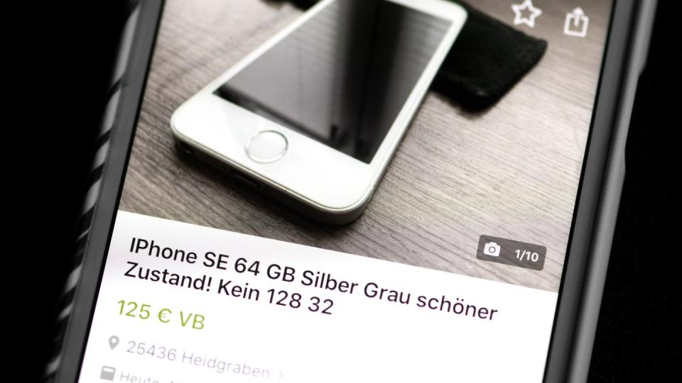 Über Portale wie Ebay Kleinanzeigen kann man das alte Smartphone anbieten - am besten legt man hier eine Abholung gegen Barzahlung fest.