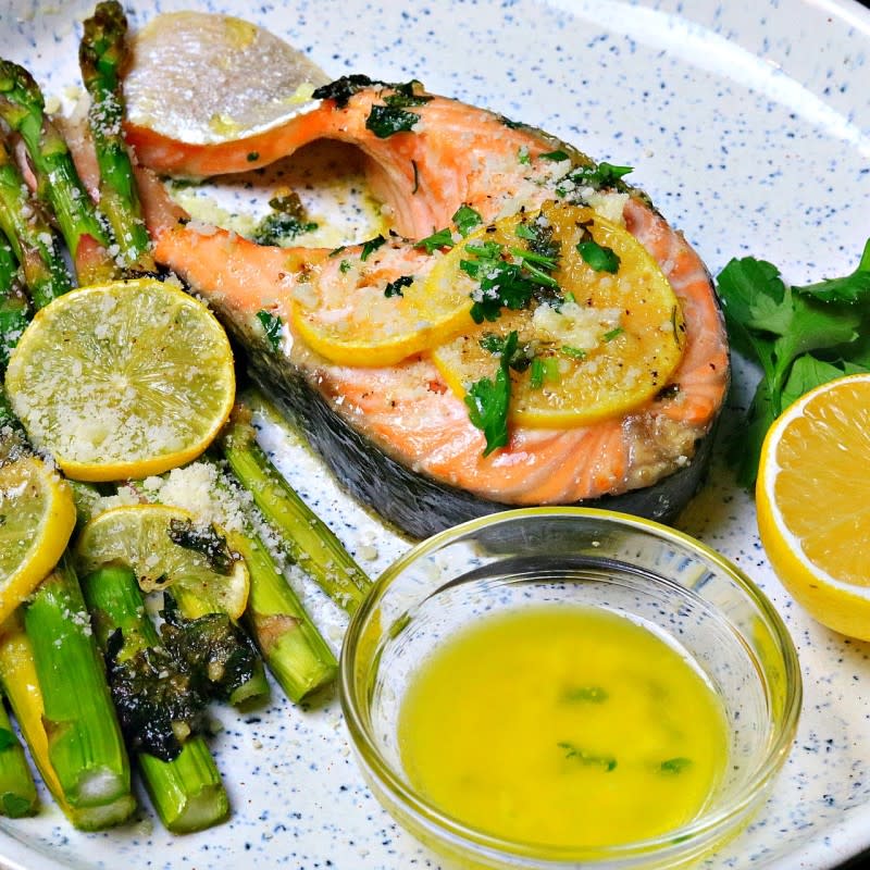 <p>Dr. Davinah's Eats</p><p>Baked salmon steak is a great midweek or weekend dinner that you can dress up for date night or keep it simple and serve the whole family. Perfect for those on Whole30, paleo, low-carb and keto diets. Also for those who just want to make simple meals.</p><p><strong>Get the recipe: <a href="https://drdavinahseats.com/recipes/salmon-steak-sheet-pan-dinner-recipe" rel="nofollow noopener" target="_blank" data-ylk="slk:Baked Salmon Steak Dinner;elm:context_link;itc:0;sec:content-canvas" class="link rapid-noclick-resp">Baked Salmon Steak Dinner</a></strong></p>
