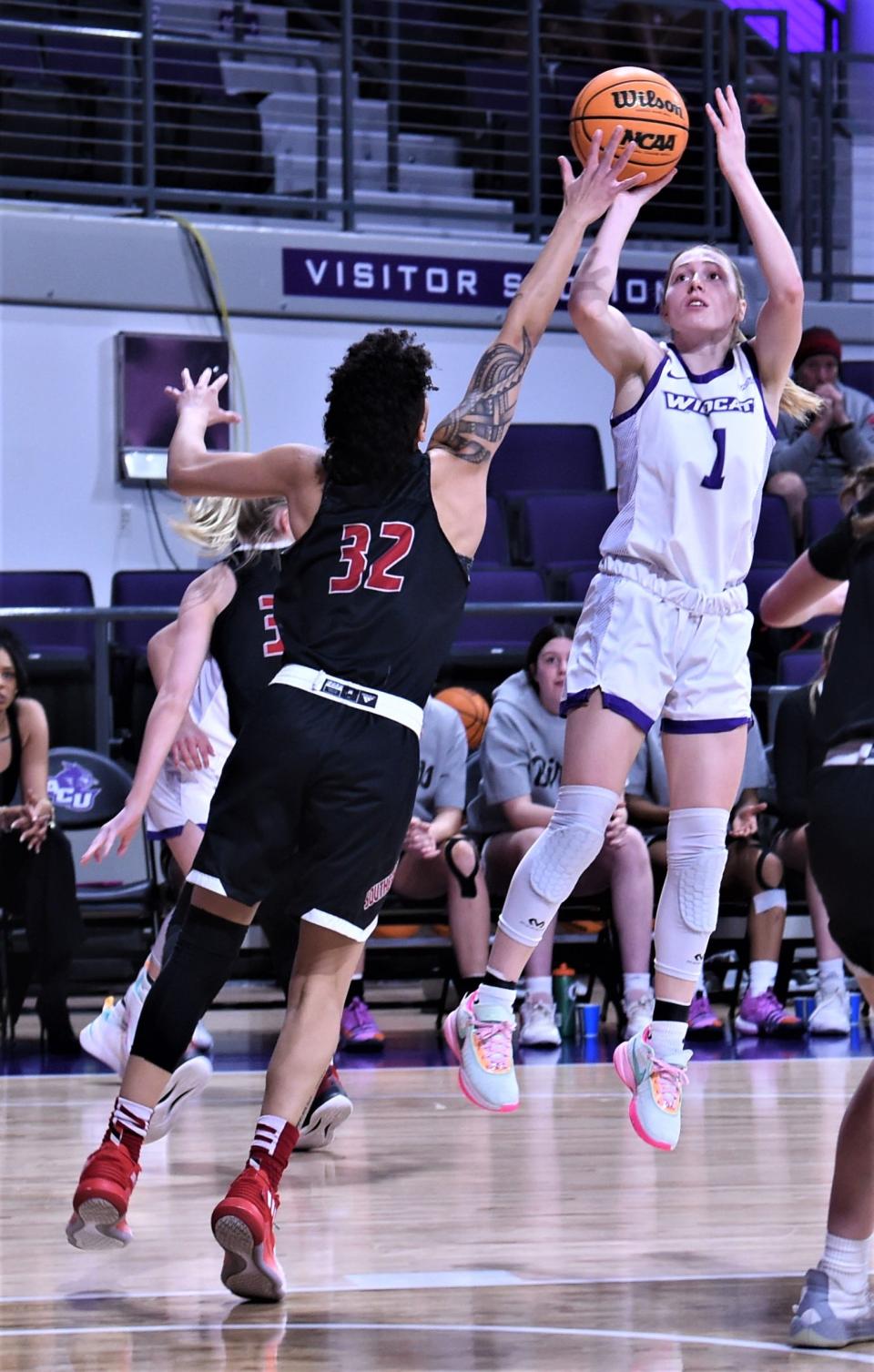 ACU's Aspen Thornton (1) shoots over Southern Utah's Cherita Daugherty in the first half