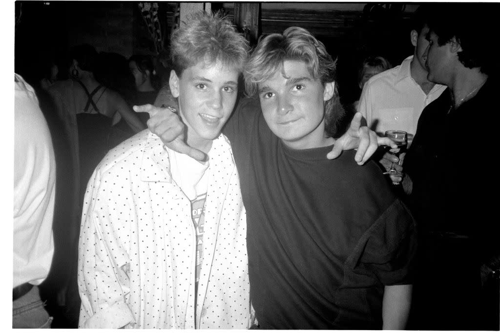 Corey Haim and Corey Feldman at a NYC nightclub on July 29, 1987. (Photo: Patrick McMullan/Getty Images)