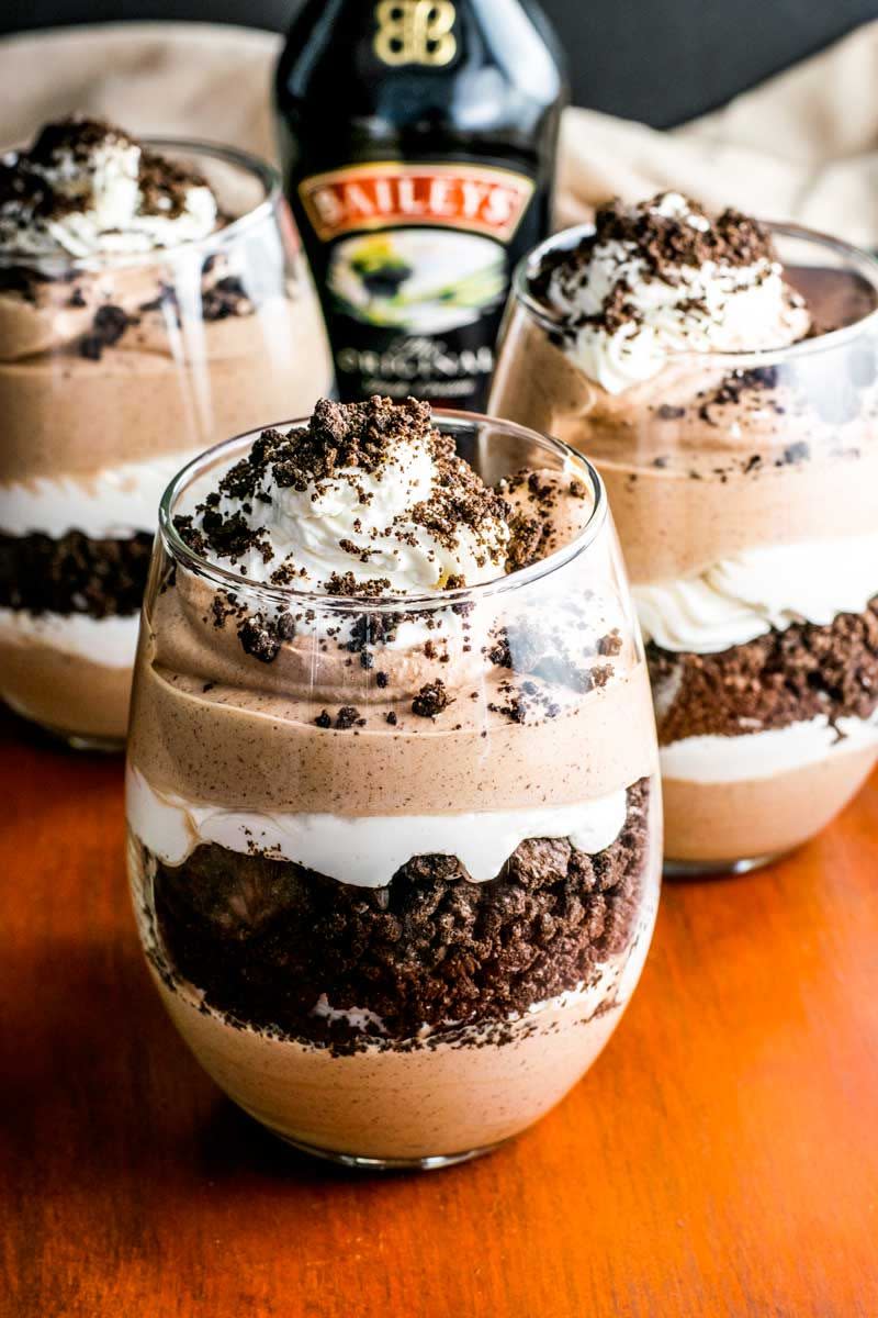 baileys cookies and cream parfaits st patricks day desserts