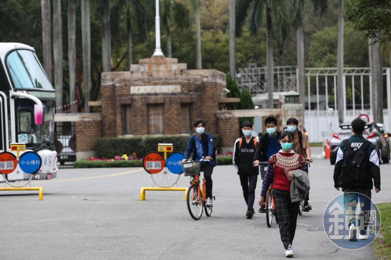 台灣大學在2022世界大學排名中跌出百大榜單。（本刊資料照）