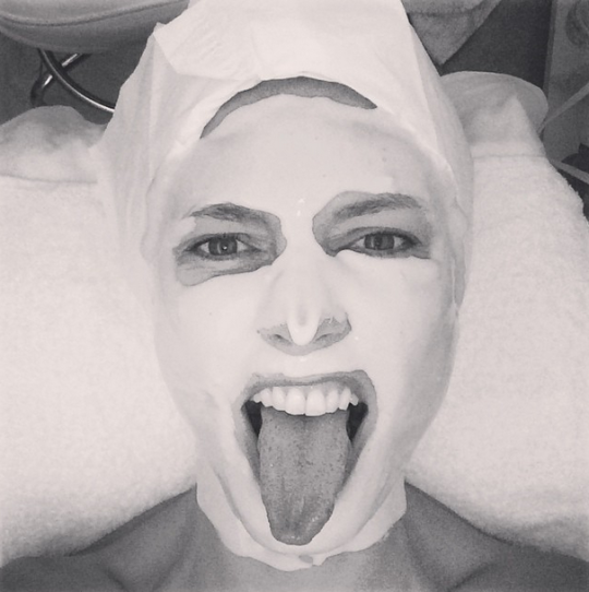 Heidi Klum’s Face Mask Selfie