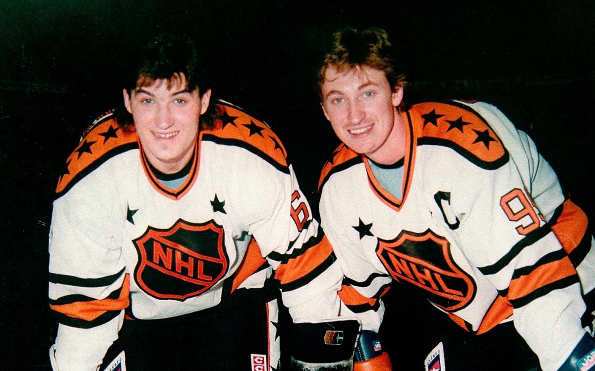 Wayne Gretzky and Mario Lemieux of Team Canada celebrate after