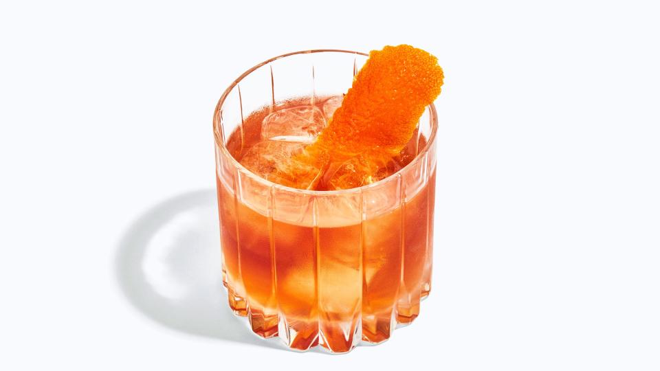 <h1 class="title">Basically-Cocktails-Old-Fashioned.jpg</h1><cite class="credit">Photo by Chelsie Craig</cite>