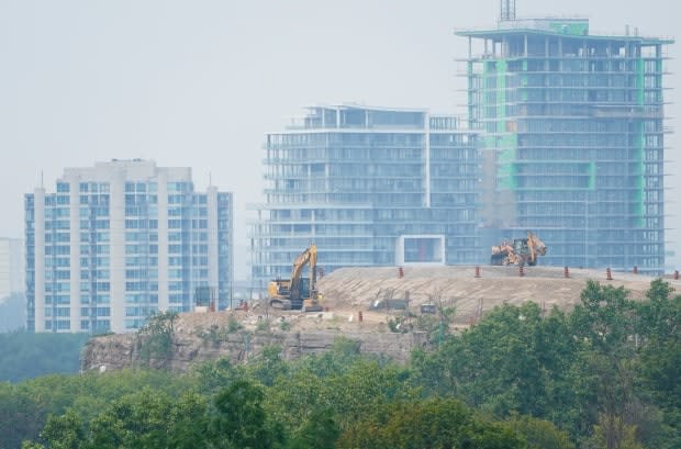 The city of Gatineau, Que., is shrouded in smoke from wildfires as construction machinery work at Nepean Point in Ottawa July 19, 2021. (Sean Kilpatrick/The Canadian Press - image credit)