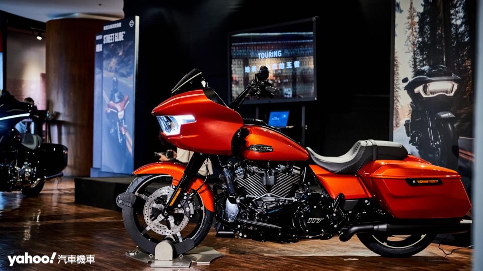 全新的騎乘幾何與Showa製的前後懸吊讓Road Glide及Street Glide兼顧騎乘舒適性、載物實用性與Harley-Davidson引以為傲的Touring泛用性。