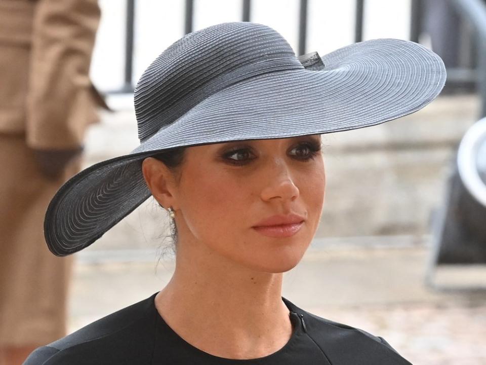 Herzogin Meghan vor der Westminster Abbey. (Bild: GEOFF PUGH/POOL/AFP via Getty Images)