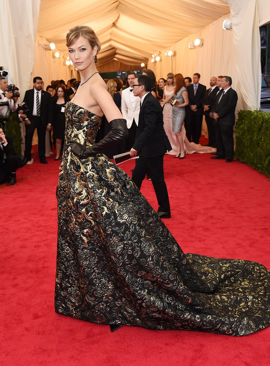 <h1 class="title">Karlie Kloss in Oscar de la Renta</h1><cite class="credit">Photo: Getty Images</cite>