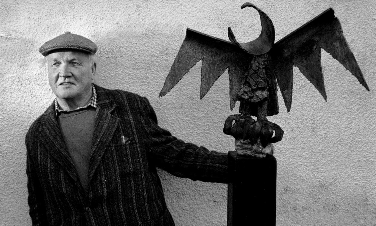 <span>George Wyllie in 1997 with one his sculptures, an eagle perched on a toilet roll.</span><span>Photograph: Murdo MacLeod/The Guardian</span>