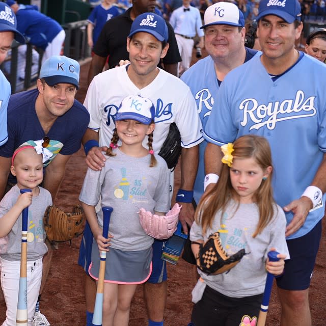 This is one team we would've loved to be a part of! Selena Gomez and Olivia Wilde joined a ton of fellow Hollywood stars for the Big Slick celebrity weekend, an annual Kansas City fundraiser held by actors Paul Rudd, Rob Riggle, Jason Sudeikis, Eric Stonestreet and David Koechner to benefit Children's Mercy Hospital. <strong>WATCH: Selena Gomez Teases New Song</strong> Selena looked absolutely adorable at Friday's celebrity softball game at Kansas City Royals' Kauffman Stadium. She was all smiles as she hit a fly to left, arrived safely at first and took selfies throughout the game. She even got teammates Paul, Jason, James Van Der Beek, Chris Daughtry and Johnny Knoxville to give a shout out to her "Selenators." <strong>WATCH: Minnie Driver Flubs National Anthem</strong> The baseball field may be Selena's new happy place -- after the game, she tweeted, "Today was a good day!!" Double exclamation points are always a good sign! Before continuing the charitable festivities on Saturday -- bowling and bocce were the big events scheduled for day two -- the visiting celebs goofed around and met some of the kids getting treatment at Children’s Mercy. Awesome way to start the day: @vanderjames & @DavidKoechner hanging out with their new pal, Malachi! #BigSlickKC pic.twitter.com/yTucIiJD2y— Children's Mercy (@ChildrensMercy) June 20, 2015 Little Chase enjoyed a fun surprise this morning: Playtime with @oliviawilde & @selenagomez! #BigSlickKC @BigSlickKC pic.twitter.com/KcMSgIDgw9— Children's Mercy (@ChildrensMercy) June 20, 2015 Olivia looked equally as sweet when she gave hubby Jason a quick kiss mid-festivities. Talk about a fun day for everyone in Kansas City!