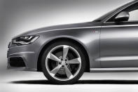 The Audi A6 2.0 TDI, for example, tips the scales at a mere 1,575 kilograms and consumes 4.9 liters/100 km* (as per EU cycle).