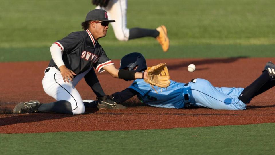 Owhyee shortstop Cole Rohlmeier tags out Mountain View’s Cade Burnham on an attempted steal Friday.