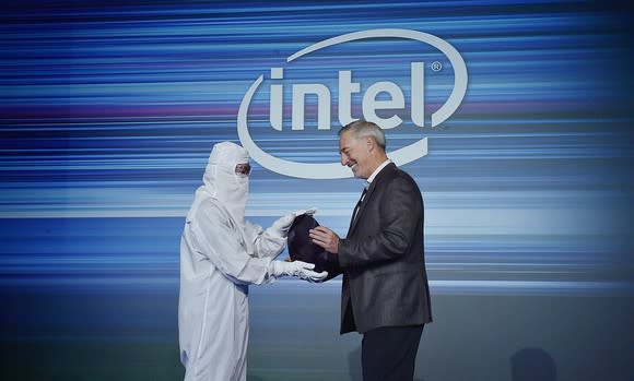 An Intel manufacturing employee (left) and Intel's manufacturing chief Stacy Smith (right) holding a wafer of Intel 10nm chips.