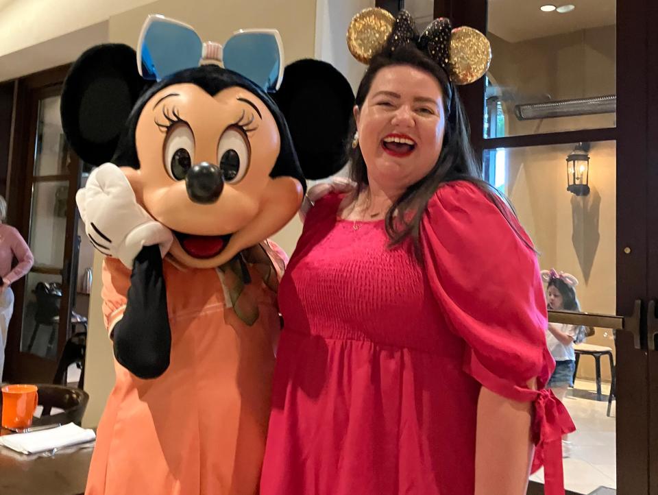 megan posing with minnie mouse at ravello in the four seasons resort at disney world