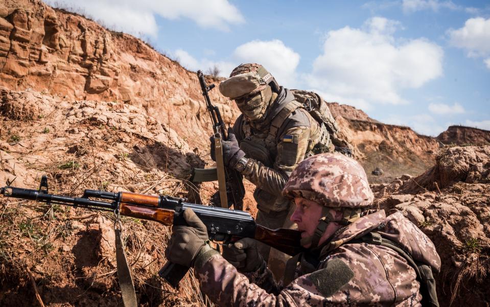 Ukrainian soldiers practice trench operations in Donetsk