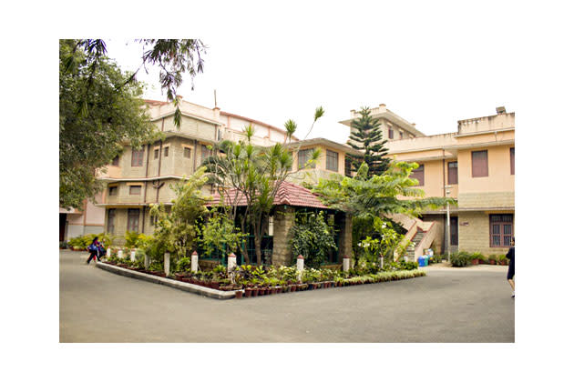 <b>Mount Carmel College (Estd: 1948)</b> <br>No. 58, Palace Road, Vasanth Nagar, Bangalore-52; Tel: 080-22261759; Website: mountcarmelcollegeblr.co.in; <br><b>Seats: 574; Cut-off: 60 per cent</b>