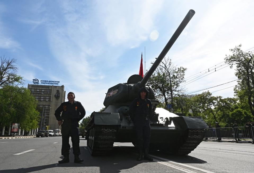 Russian service members get prepared before a military parade on Victory Day (REUTERS)