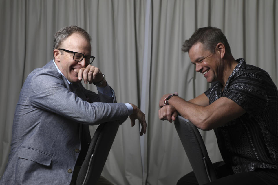 El director Tom McCarthy, izquierda, y Matt Damon posan durante la promoción de la película 'Stillwater', en la 74a edición del Festival de Cine de Cannes, en Francia el 11 de julio de 2021. (Foto Vianney Le Caer/Invision/AP)