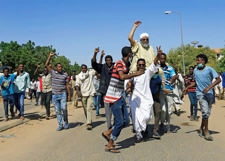 FILE PHOTO: Sudanese demonstrators chant slogans near the home of a demonstrator who died of a gunshot wound sustained during anti-government protests in Khartoum, Sudan January 18, 2019. REUTERS/Mohamed Nureldin Abdallah/File Photo