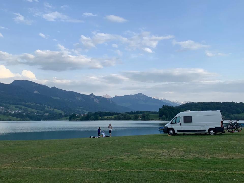 Wir begannen unsere Campingreise auf einem Platz außerhalb von Greyerz in der Schweiz. - Copyright: Jordan Erb/Business Insider