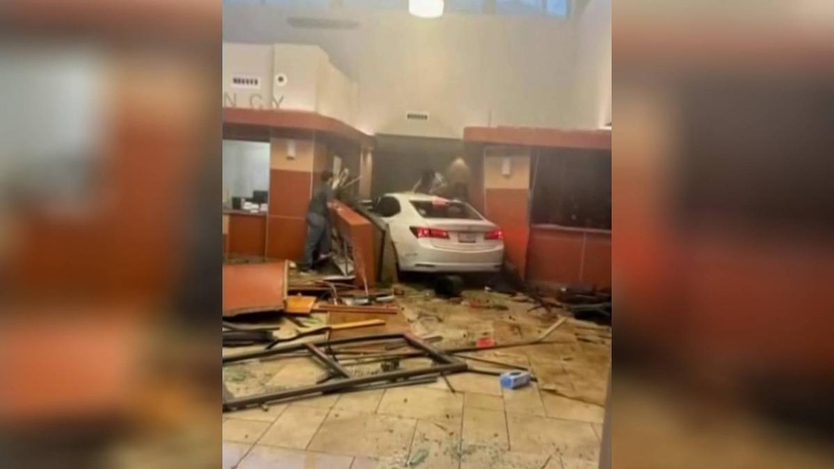 Un muerto y cinco heridos tras estrellarse un auto contra una sala de  emergencias en Texas