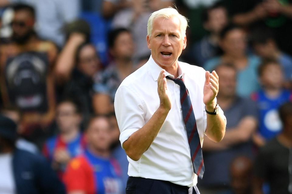 Football Soccer Britain - Crystal Palace v AFC Bournemouth - Premier League - Selhurst Park - 27/8/16 Crystal Palace manager Alan Pardew applauds the fans after the match Action Images via Reuters / Tony O'Brien Livepic EDITORIAL USE ONLY. No use with unauthorized audio, video, data, fixture lists, club/league logos or "live" services. Online in-match use limited to 45 images, no video emulation. No use in betting, games or single club/league/player publications. Please contact your account representative for further details.