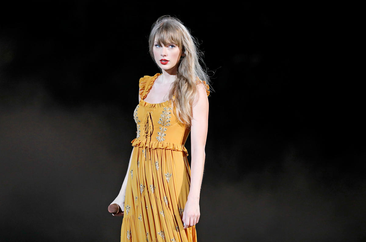 Taylor Swift's Floral Date-Night Dress Is Sold Out — But Swifties 