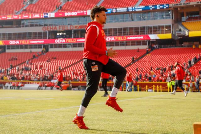 Patrick Mahomes Jokes It's 'Dad Bod Szn' as He Gets Back in the Gym Post-Super  Bowl - Yahoo Sports