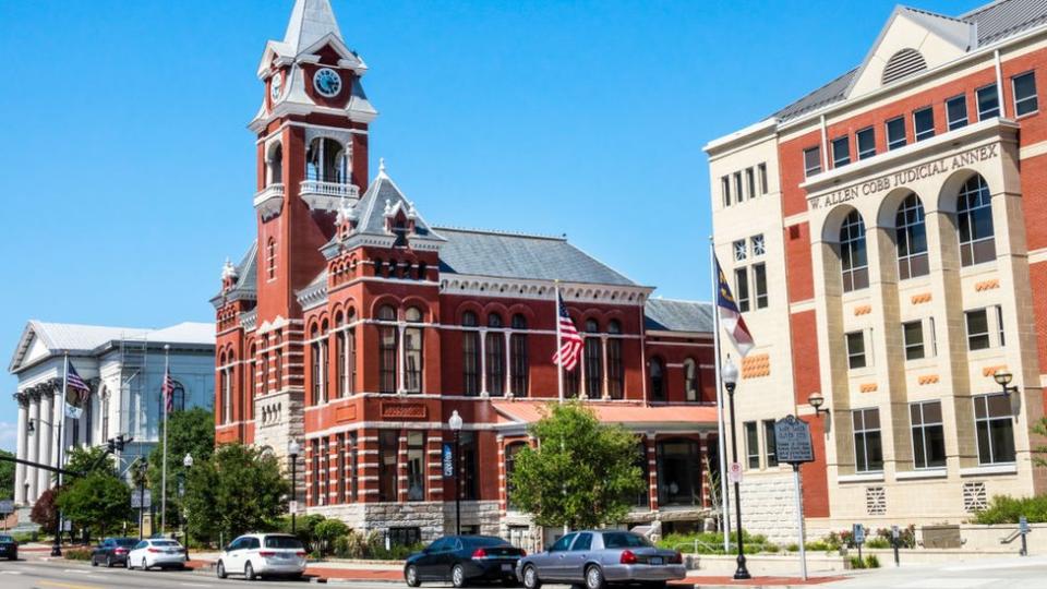 Thalian Hall y el palacio de justicia del condado en Wilmington, Carolina del Norte