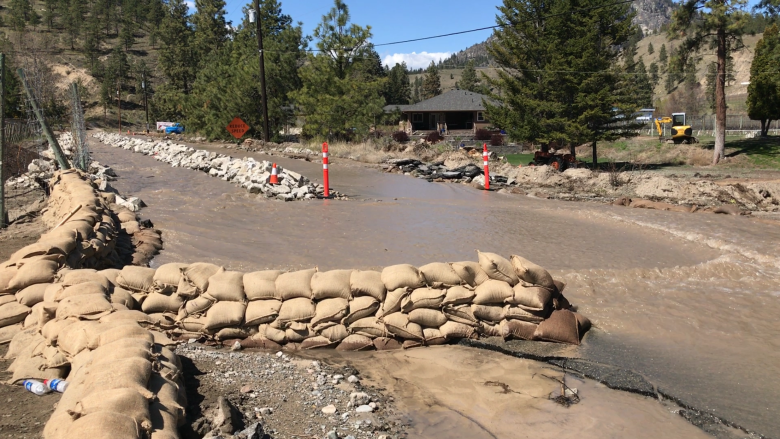 Flood preparations underway as water levels rise near Oliver, B.C.