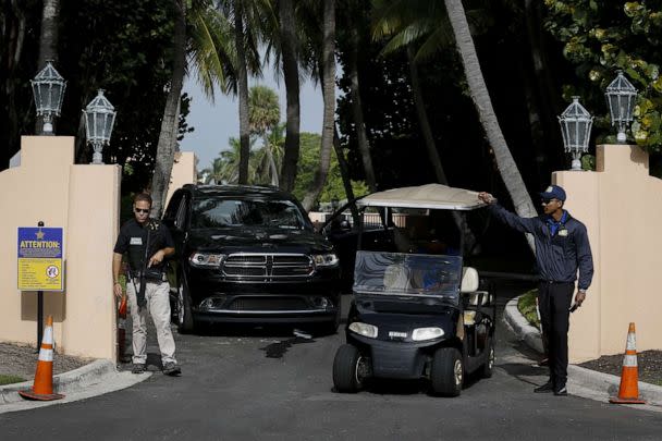 PHOTO: US Secret Service and Mar-A-Lago security members stand at the entrance of former President Donald Trump's house at Mar-A-Lago in Palm Beach, Florida, Aug. 9, 2022. (Eva Marie Uzcategui/Bloomberg via Getty Images)