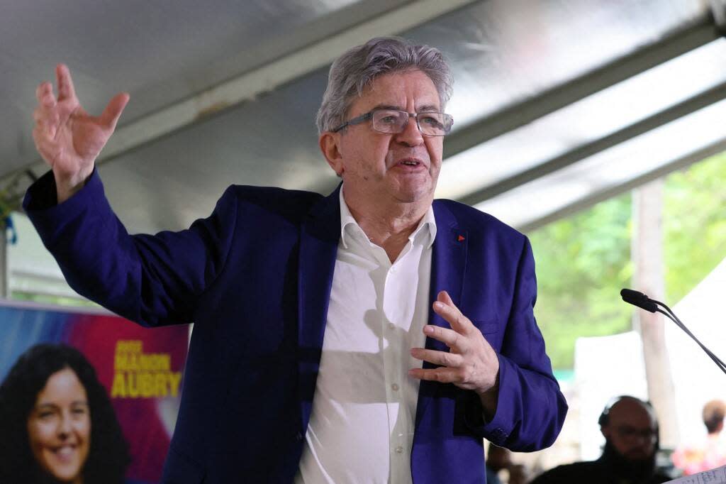 Jean-Luc Melenchon en meeting à La Réunion le 6 avril 2024.  