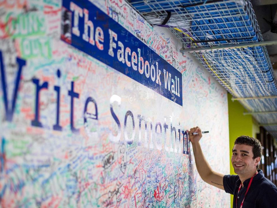 facebook offic tour ny steve kovach business insider writes on facebok wall