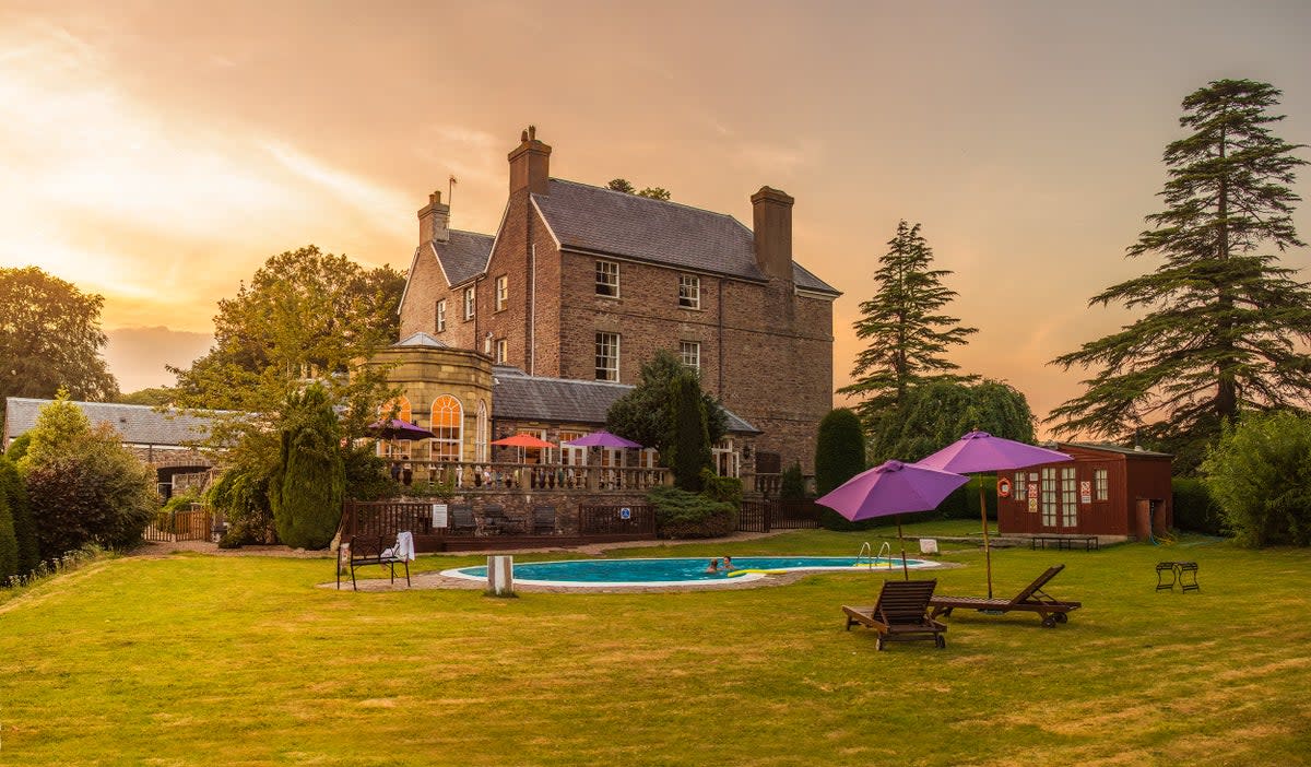 You can find peace at this Georgian manor hotel (Peterstone Court)