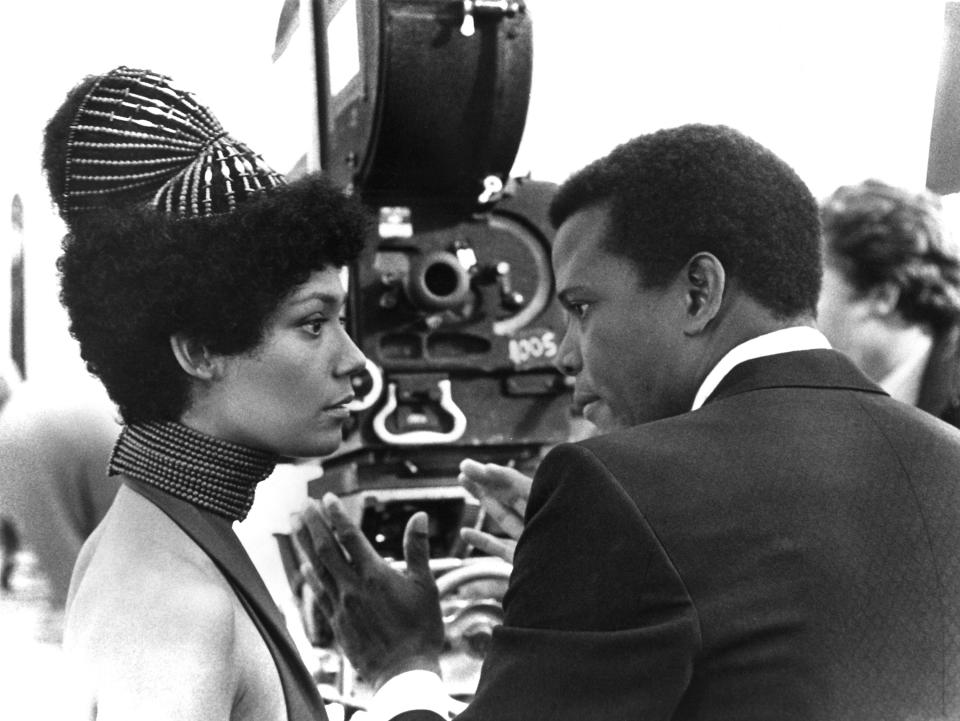 Poitier and Anderson behind-the-scenes of "A Warm December"