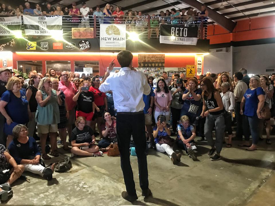 Beto O’Rourke at a town hall in Arlington, Texas. (Photo: Holly Bailey/Yahoo News)