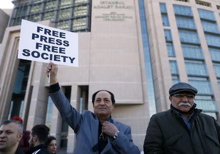 Supporters of Can Dundar, editor-in-chief of Cumhuriyet, wait in front of the Justice Palace in Istanbul, Turkey April 1, 2016. REUTERS/Osman Orsal