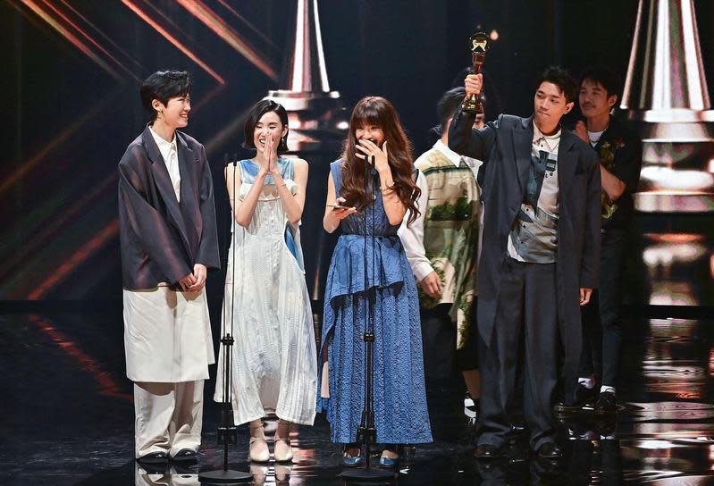 阿卡貝拉樂團「尋人啟事」奪得第32屆金曲獎最佳演唱組合獎。（台視提供）