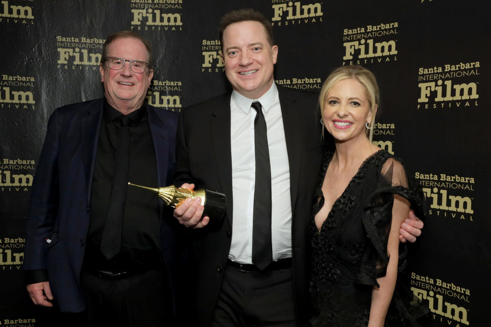 (L-R) Pete Hammond, Brendan Fraser and Sarah Michelle Gellar pose with the American Riviera Award