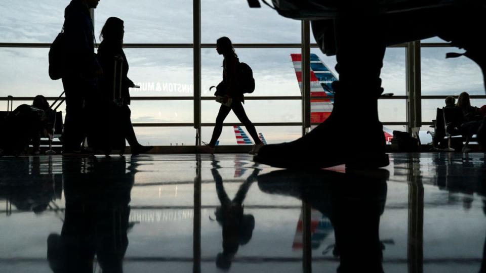 <div>Passengers move through Ronald Reagan National Airport on the day before the Thanksgiving holiday. (Photo by Drew Angerer/Getty Images)</div>