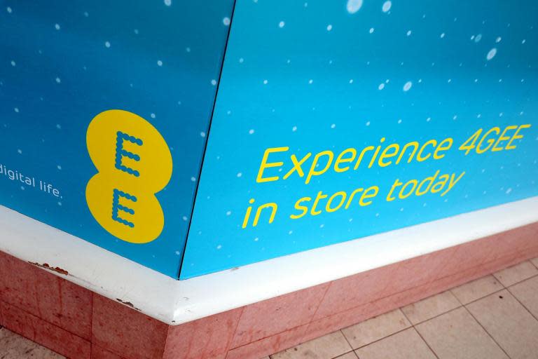 EE down: phone network crashes as customers complain over lack of phone connection in UK
