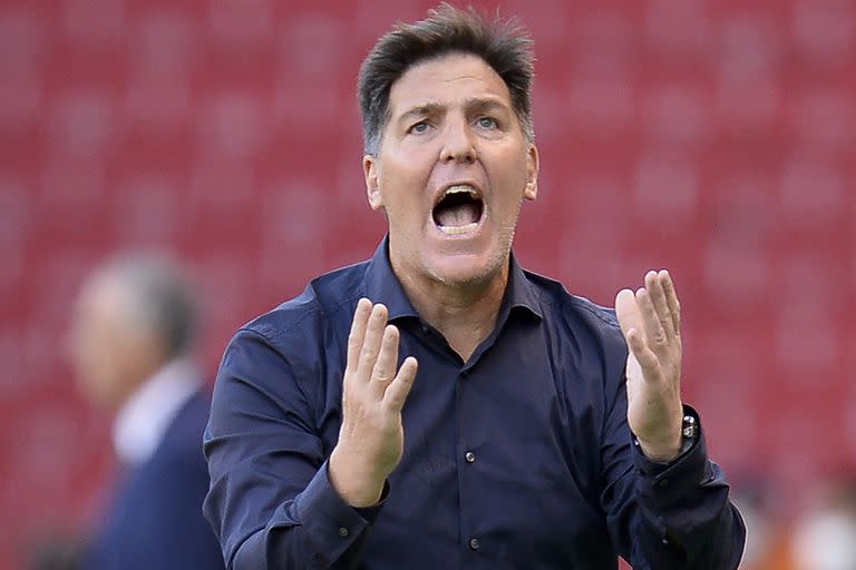 Eduardo Berizzo, entrenador argentino de Paraguay, sabe que comienza a quedarse sin tiempo: precisa que su equipo le gane este domingo a Colombia para tener algo de respiro y chances de clasificación a Qatar 2022.