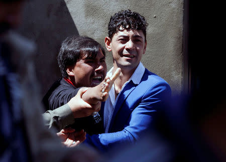 A man reacts as others comfort him at the site of a suicide attack in Kabul, Afghanistan April 22, 2018. REUTERS/Omar Sobhani