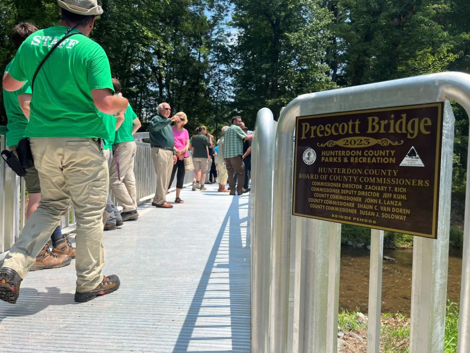 A photo of the plaque at the Prescott Bridge.